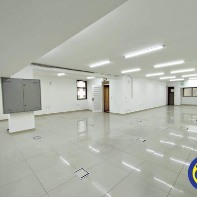 Prédio Comercial com 3150m², 30 garagens, no bairro Centro em Florianópolis