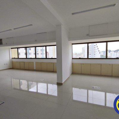 Prédio Comercial com 3150m², 30 garagens, no bairro Centro em Florianópolis