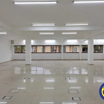 Prédio Comercial com 3150m², 30 garagens, no bairro Centro em Florianópolis