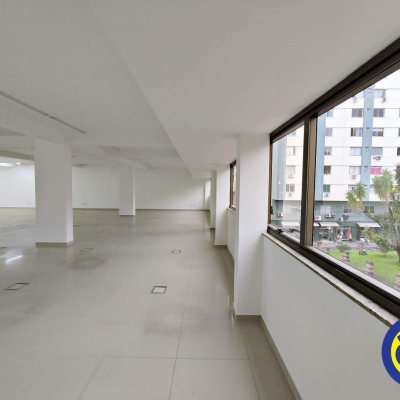 Prédio Comercial com 3150m², 30 garagens, no bairro Centro em Florianópolis