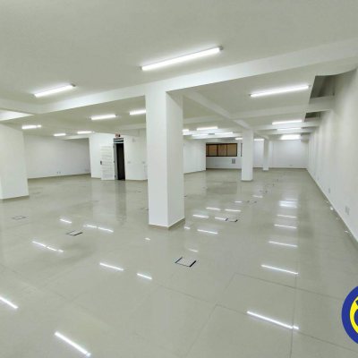 Prédio Comercial com 3150m², 30 garagens, no bairro Centro em Florianópolis