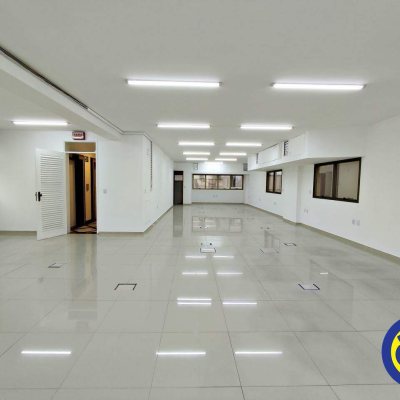 Prédio Comercial com 3150m², 30 garagens, no bairro Centro em Florianópolis