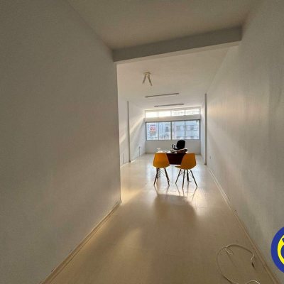 Salas/Conjuntos com 35m², no bairro Centro em Florianópolis