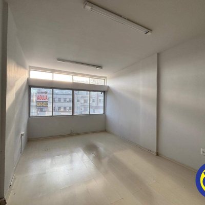 Salas/Conjuntos com 35m², no bairro Centro em Florianópolis