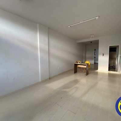 Salas/Conjuntos com 35m², no bairro Centro em Florianópolis