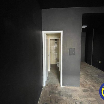 Salas/Conjuntos com 35m², no bairro Centro em Florianópolis