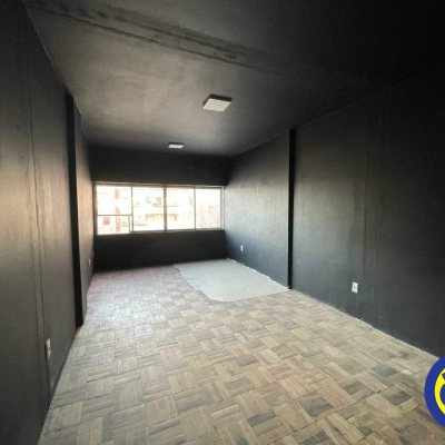 Salas/Conjuntos com 35m², no bairro Centro em Florianópolis