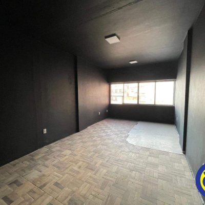 Salas/Conjuntos com 35m², no bairro Centro em Florianópolis