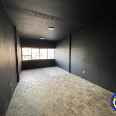 Salas/Conjuntos com 35m², no bairro Centro em Florianópolis