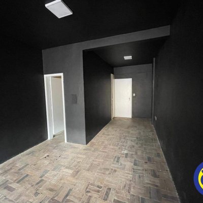 Salas/Conjuntos com 35m², no bairro Centro em Florianópolis