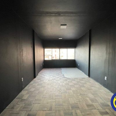 Salas/Conjuntos com 35m², no bairro Centro em Florianópolis