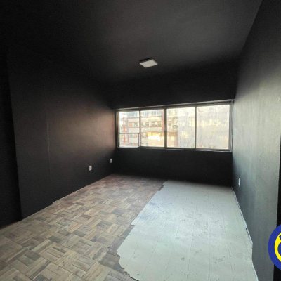Salas/Conjuntos com 35m², no bairro Centro em Florianópolis