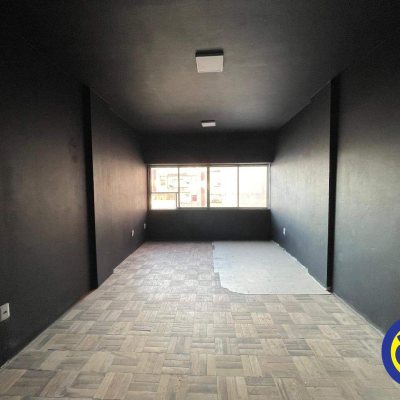 Salas/Conjuntos com 35m², no bairro Centro em Florianópolis