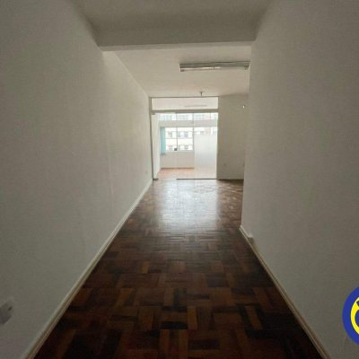 Sala com 40m², no bairro Centro em Florianópolis