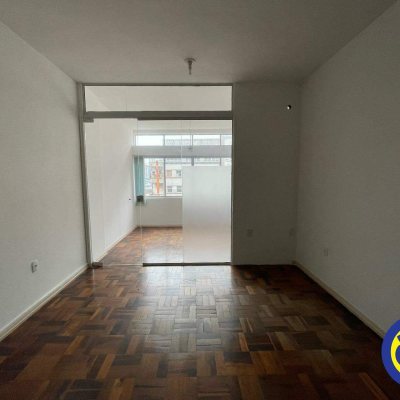 Sala com 40m², no bairro Centro em Florianópolis