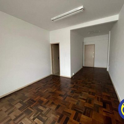 Sala com 40m², no bairro Centro em Florianópolis