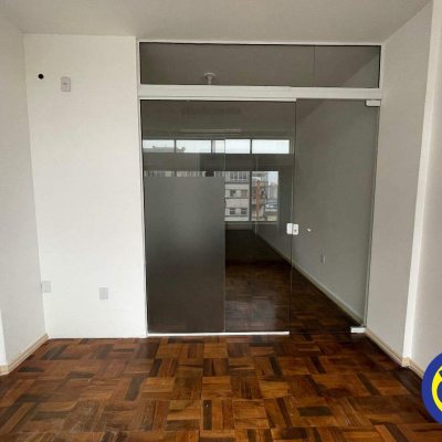 Sala com 40m², no bairro Centro em Florianópolis