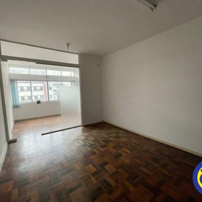 Sala com 40m², no bairro Centro em Florianópolis