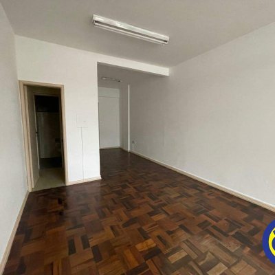 Sala com 40m², no bairro Centro em Florianópolis