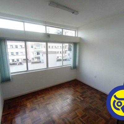 Sala com 40m², no bairro Centro em Florianópolis