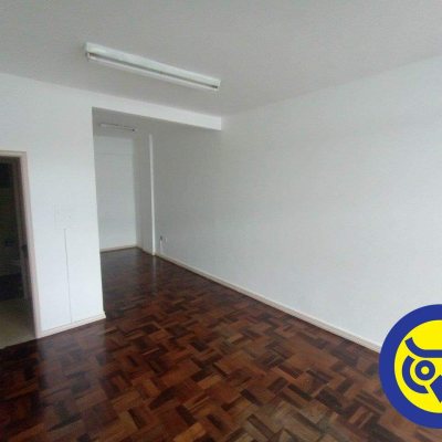 Sala com 40m², no bairro Centro em Florianópolis