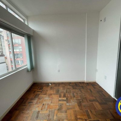Sala com 40m², no bairro Centro em Florianópolis