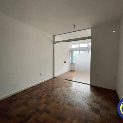 Sala com 40m², no bairro Centro em Florianópolis