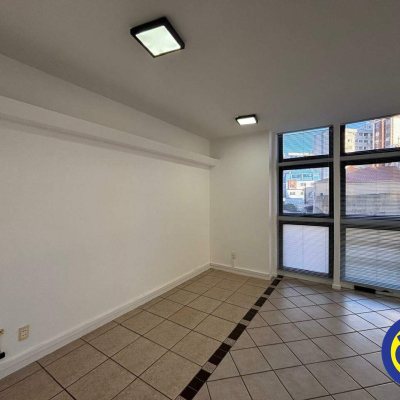 Salas/Conjuntos com 40m², no bairro Centro em Florianópolis