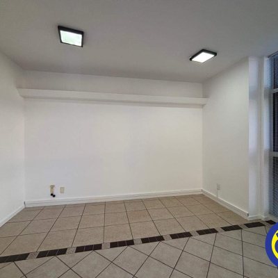 Salas/Conjuntos com 40m², no bairro Centro em Florianópolis
