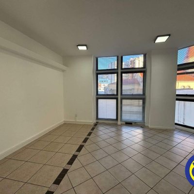 Salas/Conjuntos com 40m², no bairro Centro em Florianópolis