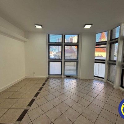 Salas/Conjuntos com 40m², no bairro Centro em Florianópolis