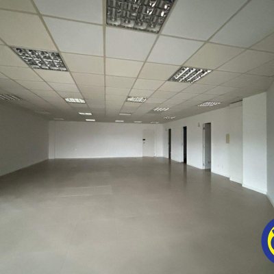 Salas/Conjuntos com 100m², 1 garagem, no bairro Santos Dumont em São José