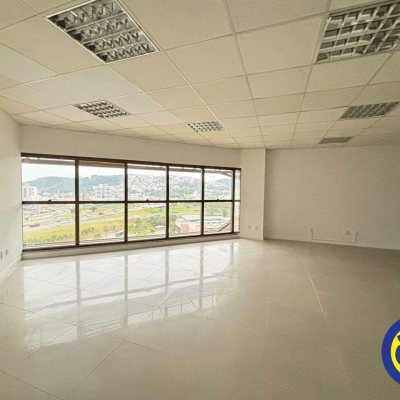 Salas/Conjuntos com 100m², 1 garagem, no bairro Santos Dumont em São José