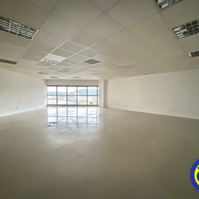 Salas/Conjuntos com 100m², 1 garagem, no bairro Santos Dumont em São José