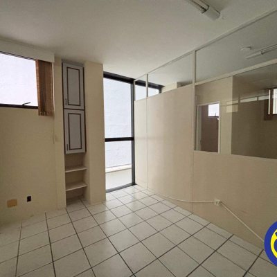 Salas/Conjuntos com 40m², no bairro Centro em Florianópolis
