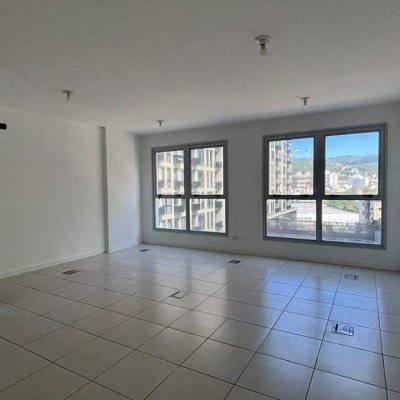 Salas/Conjuntos com 28m², 1 garagem, no bairro Trindade em Florianópolis