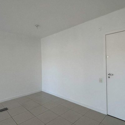 Salas/Conjuntos com 28m², 1 garagem, no bairro Trindade em Florianópolis