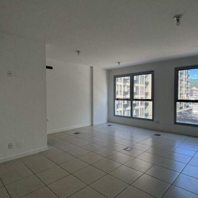 Salas/Conjuntos com 28m², 1 garagem, no bairro Trindade em Florianópolis