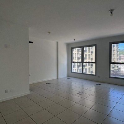 Salas/Conjuntos com 28m², 1 garagem, no bairro Trindade em Florianópolis
