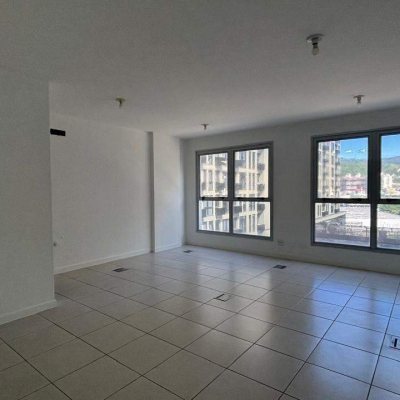 Salas/Conjuntos com 28m², 1 garagem, no bairro Trindade em Florianópolis