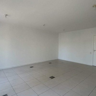 Salas/Conjuntos com 28m², 1 garagem, no bairro Trindade em Florianópolis