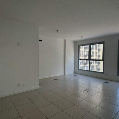 Salas/Conjuntos com 28m², 1 garagem, no bairro Trindade em Florianópolis