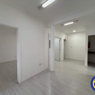 Sala com 75m², 1 garagem, no bairro Centro em Florianópolis