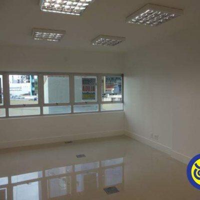 Salas/Conjuntos com 40m², no bairro Centro em Florianópolis