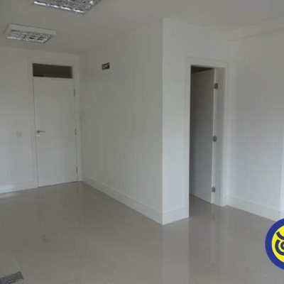 Salas/Conjuntos com 40m², no bairro Centro em Florianópolis