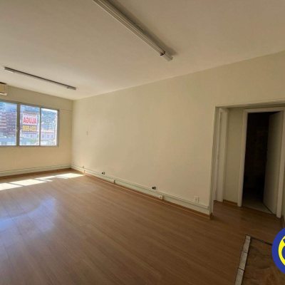 Salas/Conjuntos com 250m², 11 quartos, no bairro Centro em Florianópolis