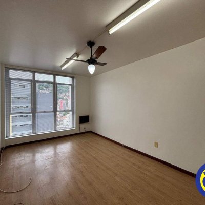 Salas/Conjuntos com 48m², no bairro Centro em Florianópolis