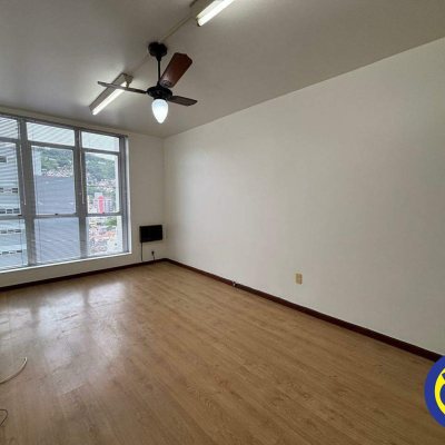 Salas/Conjuntos com 48m², no bairro Centro em Florianópolis