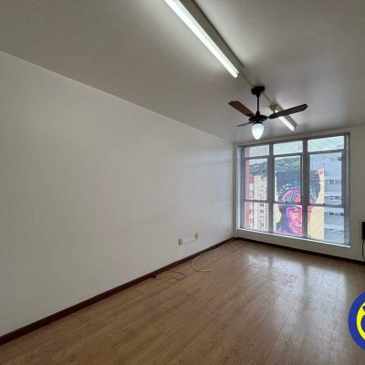 Salas/Conjuntos com 48m², no bairro Centro em Florianópolis