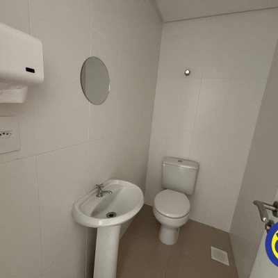 Sala com 33m², no bairro Estreito em Florianópolis